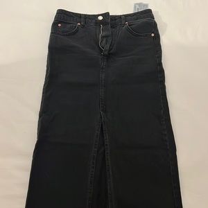 Stradivarius black denim skirt